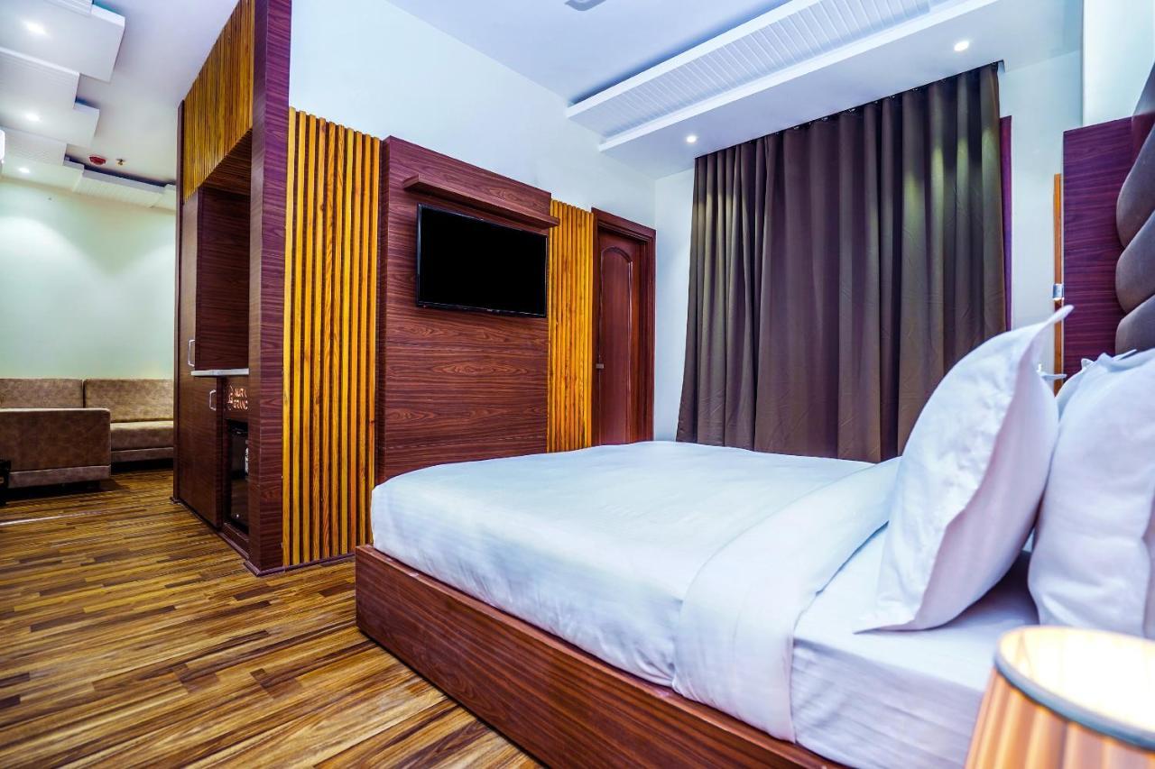 Hotel Aura Grand By Levelup Hotels Amritsar Exterior foto